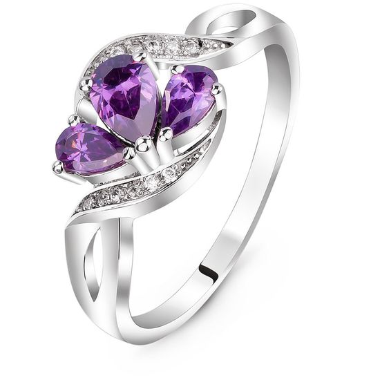 Серебряное кольцо с фиолетовым фианитом Наири, 2.70